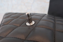 Load image into Gallery viewer, CHANEL Medium Matelasse single flap chain shoulder bag Lambskin Black/Silver hadware Shoulder bag 700090027