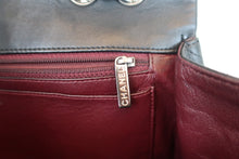 Load image into Gallery viewer, CHANEL Medium Matelasse single flap chain shoulder bag Lambskin Black/Silver hadware Shoulder bag 700090027