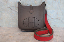 将图片加载到图库查看器,HERMES EVELYNE TPM Clemence leather Etain A刻印 Shoulder bag 800070134