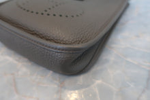 将图片加载到图库查看器,HERMES EVELYNE TPM Clemence leather Etain A刻印 Shoulder bag 800070134