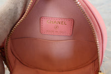 Load image into Gallery viewer, CHANEL Matelasse round chain shoulder bag Lambskin Pink/Gold hadware Shoulder bag 700090023