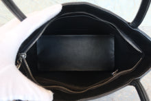 Load image into Gallery viewer, CHANEL Medallion Tote Caviar skin Black/Silver hadware Tote bag 800090071