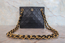 Load image into Gallery viewer, CHANEL Matelasse chain shoulder bag Lambskin Black/Gold hadware Shoulder bag 800080243