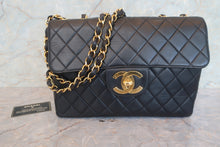 Load image into Gallery viewer, CHANEL Medium Matelasse single flap chain shoulder bag Lambskin Black/Gold hadware Shoulder bag 700120199