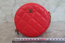 Load image into Gallery viewer, CHANEL Matelasse round chain shoulder bag Caviar skin Red/Gold hadware Shoulder bag 700090026