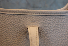 Load image into Gallery viewer, HERMES EVELYNE TPM Clemence leather Nata Z Engraving Shoulder bag 800020067
