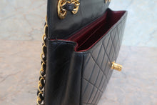 Load image into Gallery viewer, CHANEL Medium Matelasse single flap chain shoulder bag Lambskin Black/Gold hadware Shoulder bag 700120199