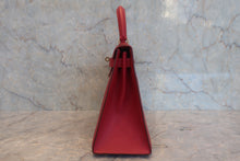 画像をギャラリービューアに読み込む, HERMES/エルメス ケリー28 クシュベル ルージュヴィフ 〇W刻印 ショルダーバッグ 800020021