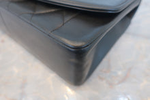 Load image into Gallery viewer, CHANEL Diana matelasse chain shoulder bag Lambskin Black/Gold hadware Shoulder bag 800030093