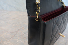 Load image into Gallery viewer, CHANEL Diana matelasse chain shoulder bag Lambskin Black/Gold hadware Shoulder bag 800030093