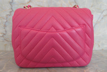 Load image into Gallery viewer, CHANEL  V-Stitch chain shoulder bag Lambskin Pink/Gold hadware Shoulder bag 700050123