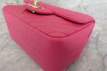 Load image into Gallery viewer, CHANEL  V-Stitch chain shoulder bag Lambskin Pink/Gold hadware Shoulder bag 700050123