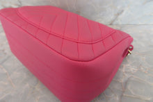 Load image into Gallery viewer, CHANEL  V-Stitch chain shoulder bag Lambskin Pink/Gold hadware Shoulder bag 700050123