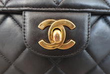 Load image into Gallery viewer, CHANEL Matelasse chain shoulder bag Lambskin Black/Gold hadware Shoulder bag 700120213