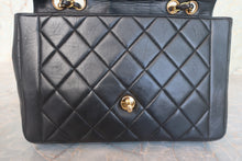 Load image into Gallery viewer, CHANEL Matelasse chain shoulder bag Lambskin Black/Gold hadware Shoulder bag 700120213