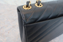Load image into Gallery viewer, CHANEL Bias stitch chain shoulder bag Caviar skin Black/Gold hadware Shoulder bag 800030067