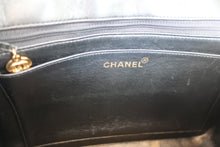 Load image into Gallery viewer, CHANEL Matelasse chain shoulder bag Lambskin Black/Gold hadware Shoulder bag 700120213