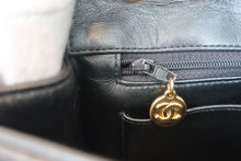 Load image into Gallery viewer, CHANEL Matelasse chain shoulder bag Lambskin Black/Gold hadware Shoulder bag 700120213