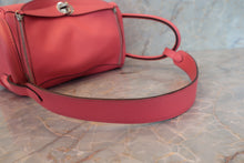 Load image into Gallery viewer, HERMES LINDY 26 Evercolor leather Rose azalee  A Engraving Shoulder bag 700070096