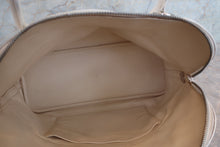 Load image into Gallery viewer, HERMES BOLIDE 35 Clemence leather White □J Engraving Hand bag 700100052