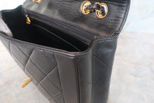 Load image into Gallery viewer, CHANEL Matelasse chain shoulder bag Lambskin Black/Gold hadware Shoulder bag 700120213