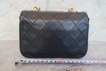 Load image into Gallery viewer, CHANEL Matelasse chain shoulder bag Lambskin Black/Gold hadware Shoulder bag 700120217