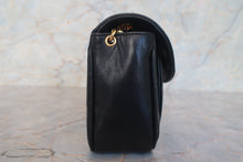 Load image into Gallery viewer, CHANEL Matelasse chain shoulder bag Lambskin Black/Gold hadware Shoulder bag 700120217
