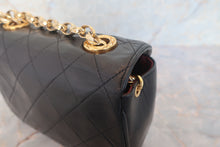 Load image into Gallery viewer, CHANEL Matelasse chain shoulder bag Lambskin Black/Gold hadware Shoulder bag 700120217