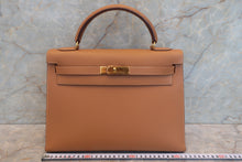 Load image into Gallery viewer, HERMES KELLY 32 Graine Couchevel leather Natural 〇Y Engraving Shoulder bag 700090013