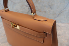 Load image into Gallery viewer, HERMES KELLY 32 Graine Couchevel leather Natural 〇Y Engraving Shoulder bag 700090013