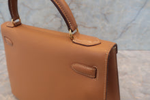 Load image into Gallery viewer, HERMES KELLY 32 Graine Couchevel leather Natural 〇Y Engraving Shoulder bag 700090013