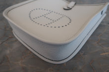 将图片加载到图库查看器,HERMES EVELYNE TPM Clemence leather New white W刻印 Shoulder bag 700020218