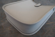 将图片加载到图库查看器,HERMES EVELYNE TPM Clemence leather New white W刻印 Shoulder bag 700020218