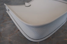 将图片加载到图库查看器,HERMES EVELYNE TPM Clemence leather New white W刻印 Shoulder bag 700020218