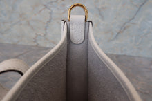 将图片加载到图库查看器,HERMES EVELYNE TPM Clemence leather New white W刻印 Shoulder bag 700020218