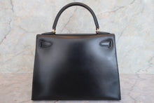 Load image into Gallery viewer, HERMES KELLY 28 Box carf leather Black 〇R Engraving Shoulder bag 700090002