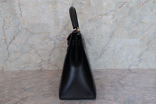 Load image into Gallery viewer, HERMES KELLY 28 Box carf leather Black 〇R Engraving Shoulder bag 700090002