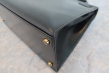 Load image into Gallery viewer, HERMES KELLY 28 Box carf leather Black 〇R Engraving Shoulder bag 700090002