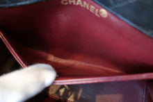 Load image into Gallery viewer, CHANEL/香奈儿 CF 圆形 链条包 羊皮 White/Gold hadware(白色/金色金属) 肩背包 700030215