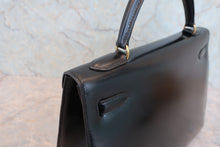 Load image into Gallery viewer, HERMES KELLY 32 Box carf leather Black ○T Engraving Shoulder bag 800090062