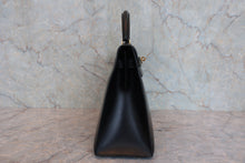 Load image into Gallery viewer, HERMES KELLY 32 Box carf leather Black ○T Engraving Shoulder bag 800090062