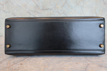 Load image into Gallery viewer, HERMES KELLY 32 Box carf leather Black ○T Engraving Shoulder bag 800090062