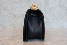 将图片加载到图库查看器,CHANEL/香奈儿 Leboy 链条包 荔枝皮 Black/Gold hadware(黑色/金色金属) 肩背包 800080037
