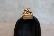将图片加载到图库查看器,CHANEL/香奈儿 Leboy 链条包 荔枝皮 Black/Gold hadware(黑色/金色金属) 肩背包 800080037
