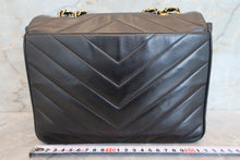 將圖片載入圖庫檢視器 CHANEL/シャネル Vステッチチェーンショルダーバッグ ラムスキン ブラック/ゴールド金具 ショルダーバッグ 700100068