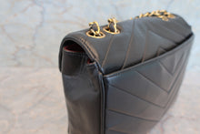 將圖片載入圖庫檢視器 CHANEL/シャネル Vステッチチェーンショルダーバッグ ラムスキン ブラック/ゴールド金具 ショルダーバッグ 700100068