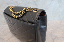 將圖片載入圖庫檢視器 CHANEL/シャネル Vステッチチェーンショルダーバッグ ラムスキン ブラック/ゴールド金具 ショルダーバッグ 700100068