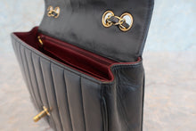 將圖片載入圖庫檢視器 CHANEL/シャネル Vステッチチェーンショルダーバッグ ラムスキン ブラック/ゴールド金具 ショルダーバッグ 700100068