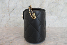 Load image into Gallery viewer, CHANEL Matelasse chain shoulder bag Lambskin Black/Gold hadware Shoulder bag 700050122