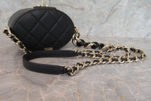 Load image into Gallery viewer, CHANEL Matelasse chain shoulder bag Lambskin Black/Gold hadware Shoulder bag 700050122